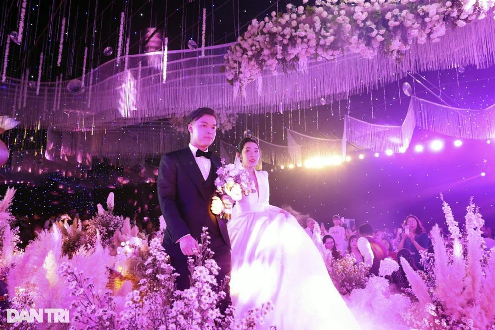 Dàn xe dâu hơn 200 tỷ đồng trong siêu đám cưới của cơ phó Hà Nội - ảnh 16