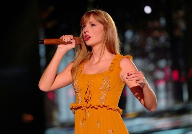 Khám phá các trang phục gây sốt Taylor Swift mặc trong tour “The Eras” - ảnh 8