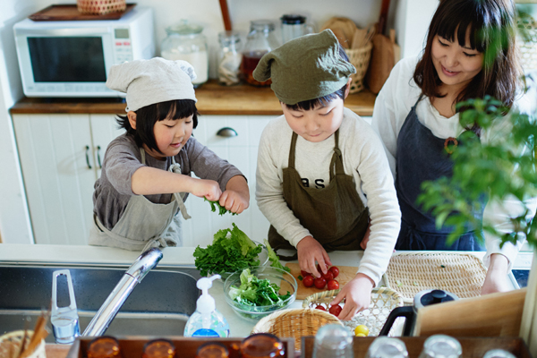 Cuộc sống điền viên đáng ngưỡng mộ của gia đình nhỏ Nhật Bản: Ngay cả hai đứa con thơ cũng biết cách sống thế nào để hạnh phúc - ảnh 4