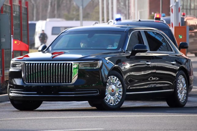 Cận cảnh chiếc limousine Hồng Kỳ được Chủ tịch Trung Quốc Tập Cận Bình sử dụng trong chuyến thăm Nga - ảnh 2