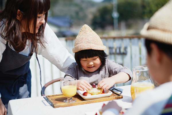 Cuộc sống điền viên đáng ngưỡng mộ của gia đình nhỏ Nhật Bản: Ngay cả hai đứa con thơ cũng biết cách sống thế nào để hạnh phúc - ảnh 2