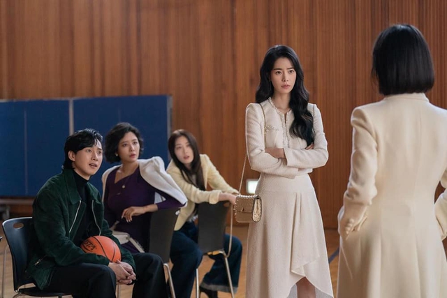 Trong The Glory 2, Song Hye Kyo không còn mặc đẹp nhất, vậy ai mới là spotlight? - ảnh 8