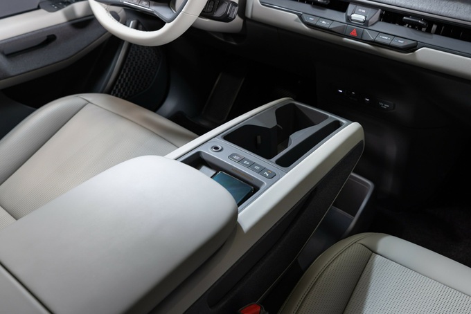 Kia EV9 ra mắt, mẫu SUV 3 hàng ghế hiếm hoi trên thị trường xe điện - ảnh 11