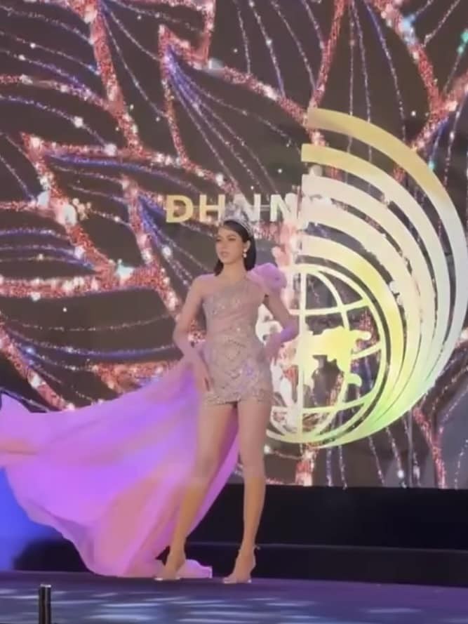 Cô gái Khmer cao 1m77 catwalk trong nhà, đôi chân đẹp đ.ánh bật cả “chánh cung” Hoa hậu Việt Nam - ảnh 12