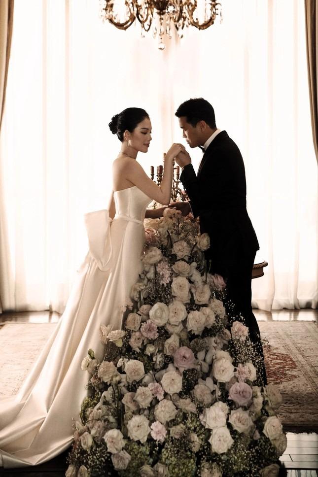 Điểm chung đặc biệt trong ảnh cưới của các nàng dâu hào môn showbiz Việt - ảnh 3