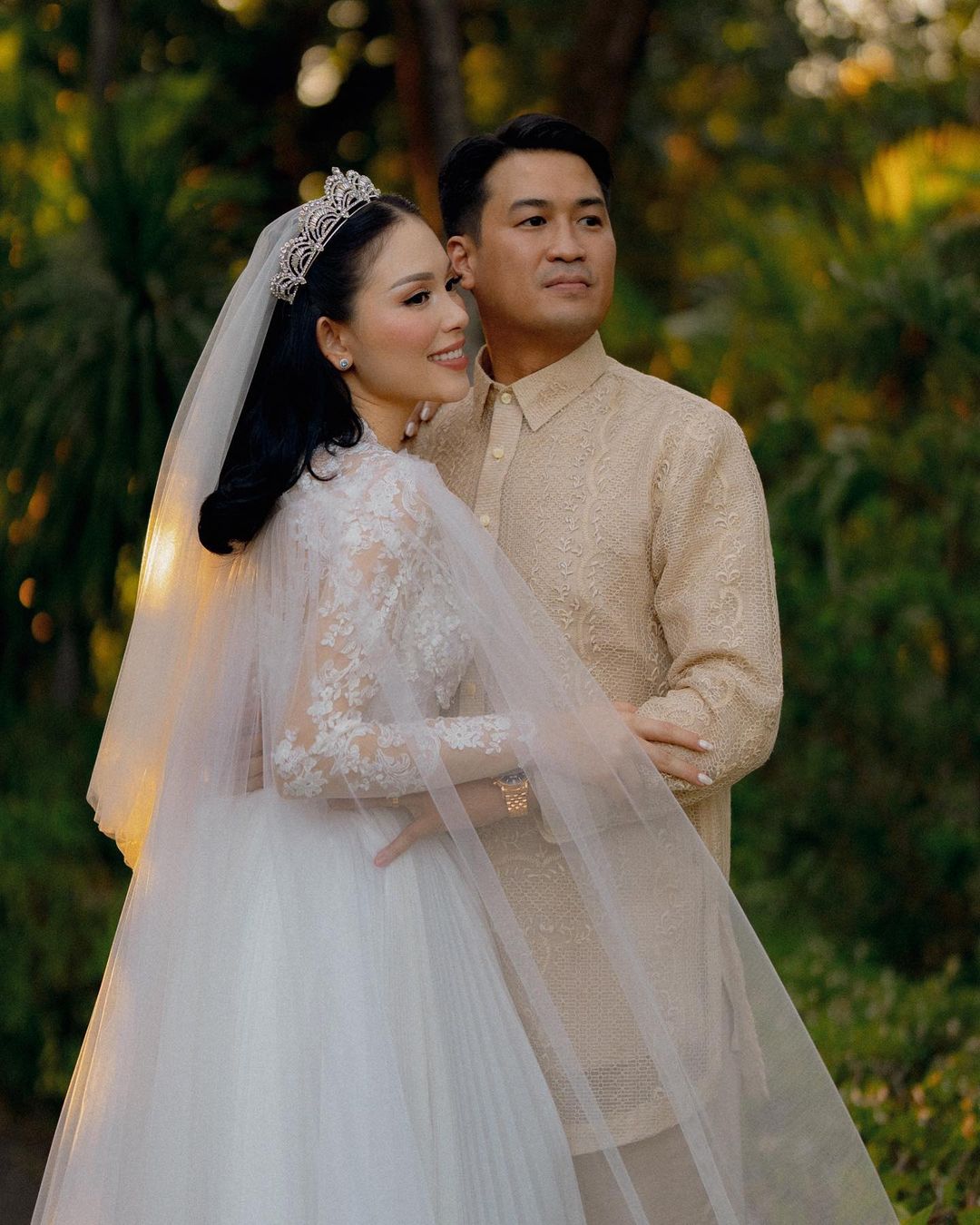 Vợ chồng Linh Rin - Phillip Nguyễn công khai ảnh cưới ‘full HD’: Chú rể tuyên bố một câu đậm chất ngôn tình, chi tiết hoa cưới của cô dâu gây sốt - ảnh 2