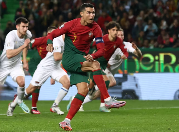 Cựu sao MU phản ứng cuồng nhiệt khi Ronaldo ghi bàn - ảnh 1