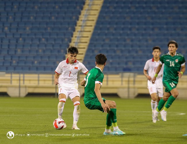 Kế hoạch đổ bể sau 2 tấm thẻ đỏ, HLV Troussier nhận trận thua đầu tiên cùng U23 Việt Nam - ảnh 2