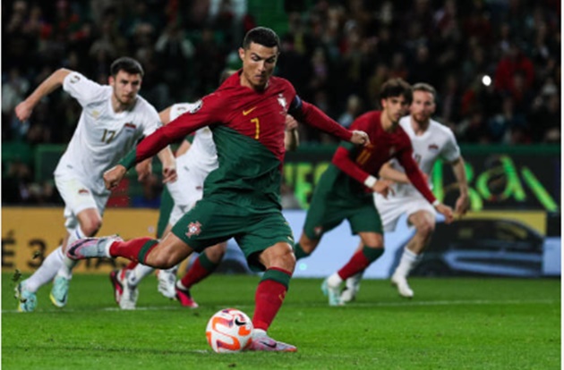 Ronaldo bùng cháy, Martinez khởi đầu như mơ với tuyển BĐN - ảnh 6