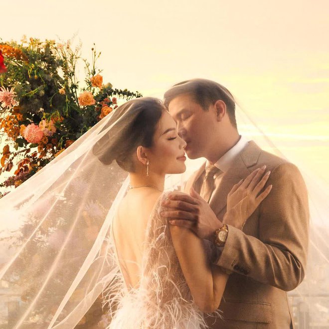 Visual Linh Rin - Hà Tăng trong ngày cưới: Dâu em sắc sảo, dâu chị 11 năm trước nhan sắc cũng không vừa - ảnh 4