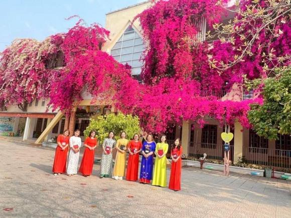 Dân mạng ''phát sốt'' với ngôi trường mầm non được phủ hồng rực rỡ bằng màu hoa giấy ở Sơn La - ảnh 6