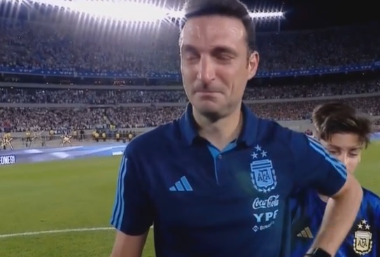 Messi làm HLV tuyển Argentina bật khóc - ảnh 2