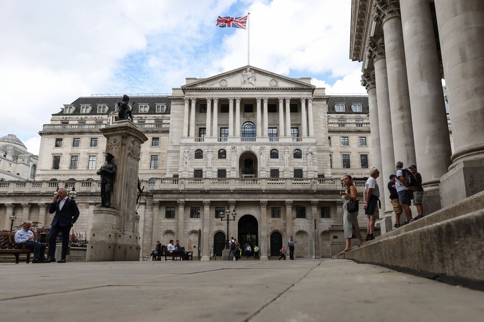 Ngân hàng Anh tăng lãi suất thêm 25 điểm % cơ bản - ảnh 1