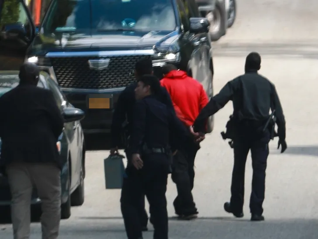 Nhà Rihanna bất ngờ bị cảnh sát bao vây, một người đàn ông bị còng tay khiến công chúng lo lắng - ảnh 3