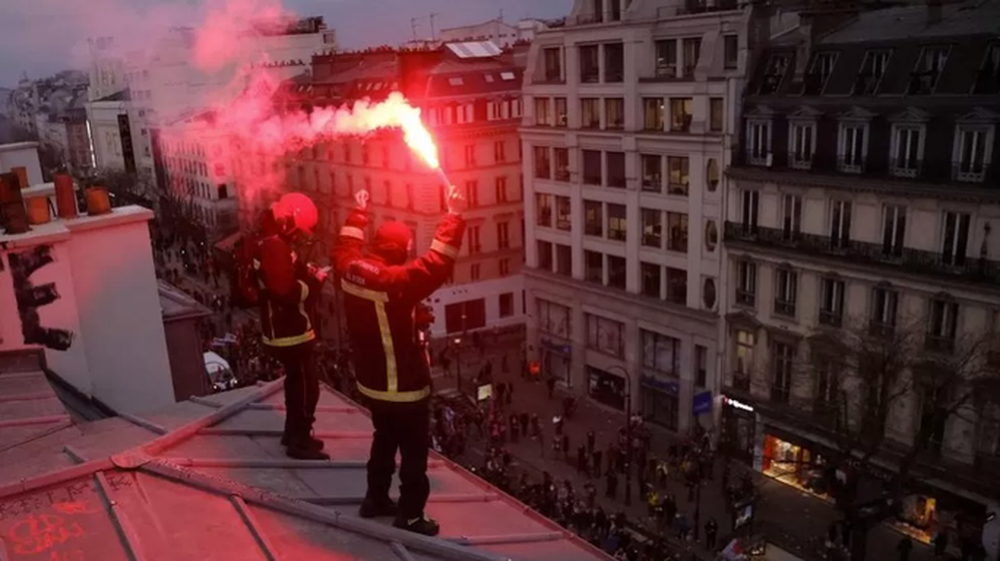Tòa thị chính Bordeaux bị đốt, hơn 1 triệu người Pháp biểu tình - ảnh 2