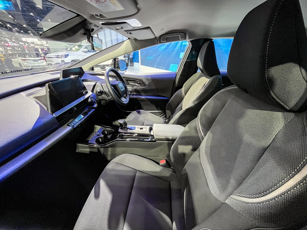 Cận cảnh Toyota Prius 2023 - tiêu hao nhiên liệu 4,13 lít/100 km - ảnh 9
