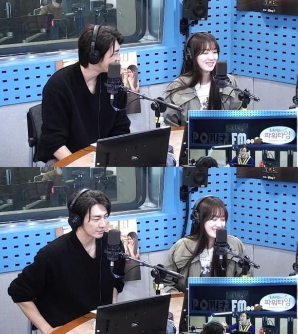 Cặp đôi ''Call It Love'' Kim Young Kwang và Lee Sung Kyung vướng nghi vấn ''phim giả tình thật'' - ảnh 5