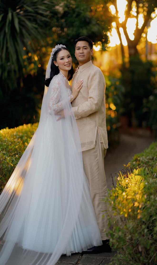 Hà Tăng diện váy 200 triệu, Linh Rin vẫn chọn váy cưới từ NTK Việt: Cả hai đều có chi tiết chuẩn dâu thảo nhà hào môn - ảnh 2