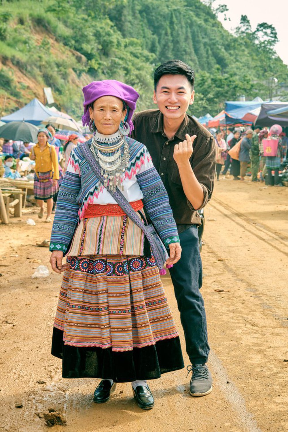 Travel blogger vừa khiến hoa hậu Thuỳ Tiên phải vào xin lỗi vì mặc sai trang phục là ai? - ảnh 3