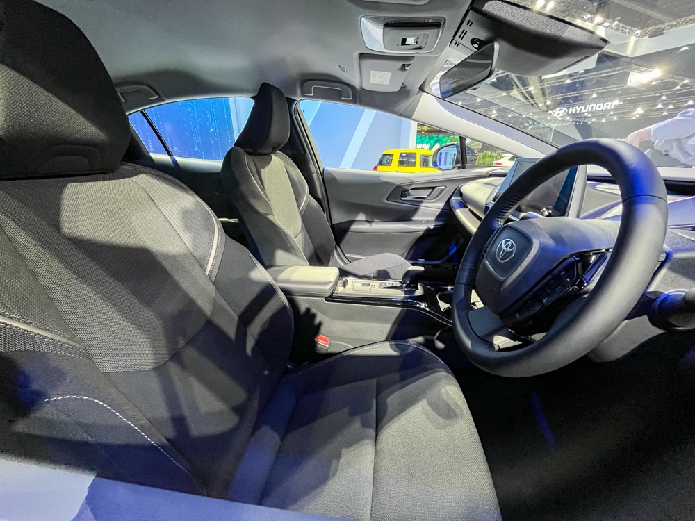 Cận cảnh Toyota Prius 2023 - tiêu hao nhiên liệu 4,13 lít/100 km - ảnh 8