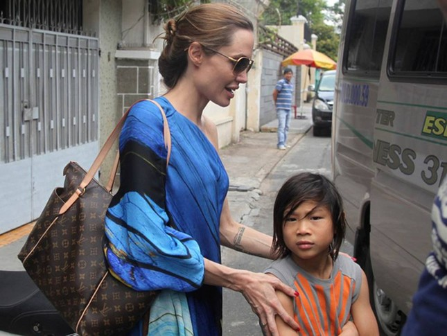 Mẹ ruột bỏ rơi Pax Thiên vì sợ con bị HIV, hay tin khỏe mạnh liền đòi lại, tống tiền Angelina Jolie? - ảnh 14