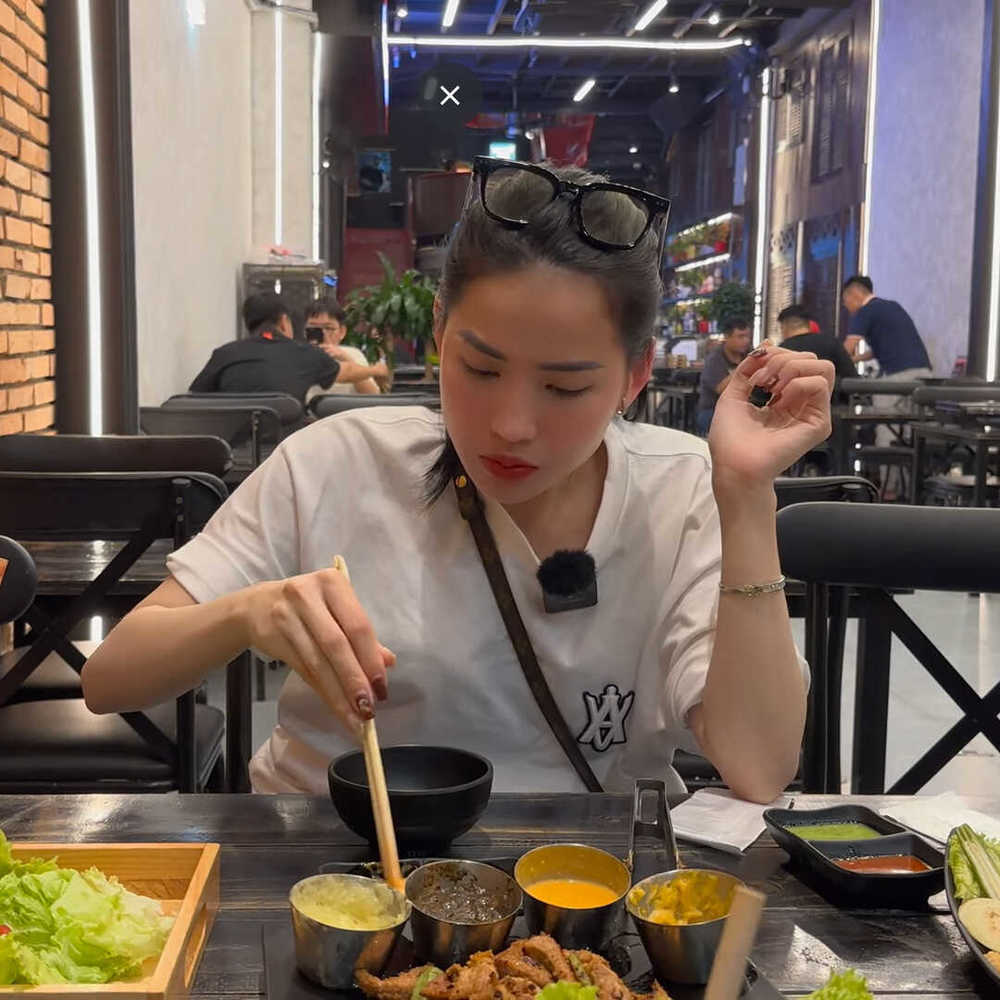 “Chiến thần” Hà Linh review quán ăn của streamer Xemesis - ảnh 7