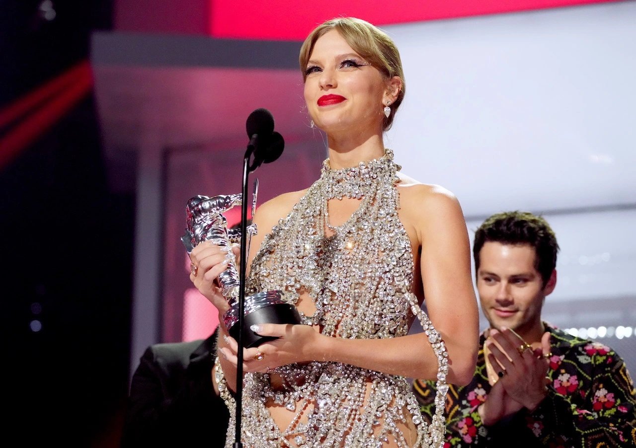 Taylor Swift trong The Eras Tour: Diện 16 bộ đồ, được đặt may riêng và có ý nghĩa đặc biệt - ảnh 21