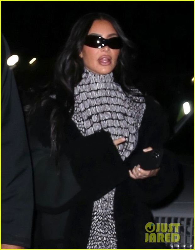 Kim Kardashian diện catsuit lấp lánh, khoe body nóng bỏng tại sự kiện - ảnh 4