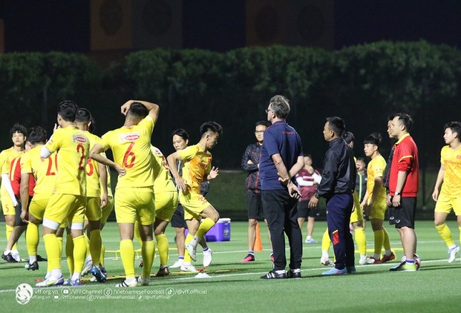 HLV Troussier yêu cầu U23 Việt Nam họp rút kinh nghiệm trước trận gặp U23 UAE - ảnh 1