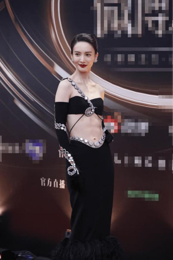 Dàn sao Hoa ngữ khoe sắc trong Đêm hội Weibo: Lý Băng Băng quý phái miễn bàn, Lưu Diệc Phi chuẩn ''khí chất thần tiên'' - ảnh 1