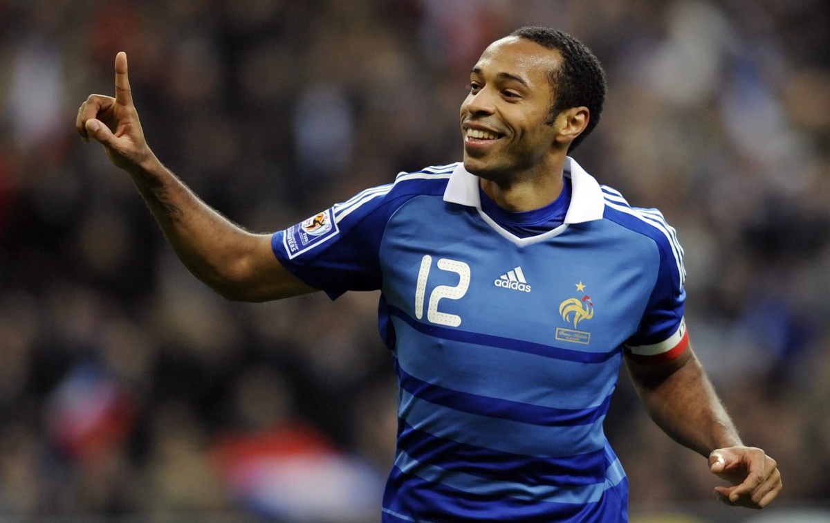 Mbappe vào top 5 tiền đạo hay nhất lịch sử bóng đá Pháp - ảnh 4