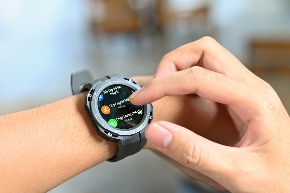 Mẫu smartwatch có thể thay đổi ngoại hình - ảnh 1