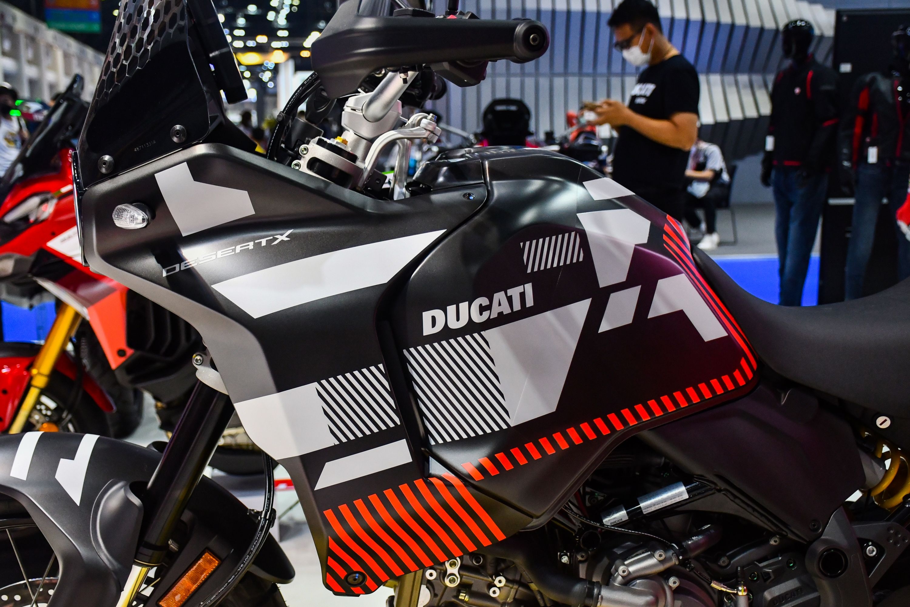 Chi tiết Ducati DesertX 2023 phiên bản màu đặc biệt vừa ra mắt ĐNA - ảnh 3