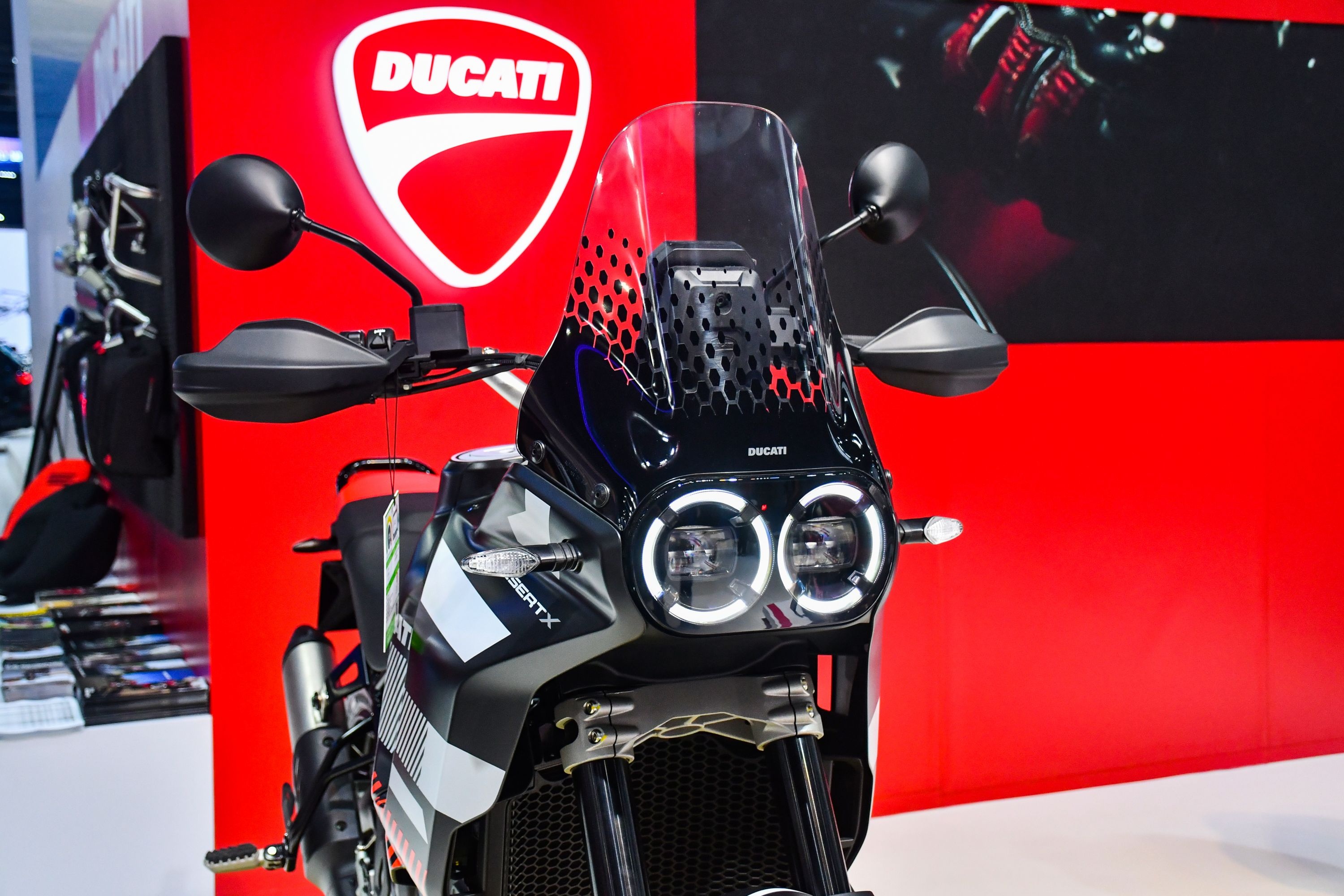 Chi tiết Ducati DesertX 2023 phiên bản màu đặc biệt vừa ra mắt ĐNA - ảnh 8