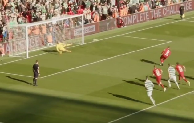 Gerrard bị CĐV Celtic tấn công - ảnh 2