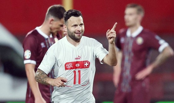Vòng loại Euro 2024, Bảng I: Steffen lập hat-trick giúp Thụy Sĩ đại thắng Belarus - ảnh 1