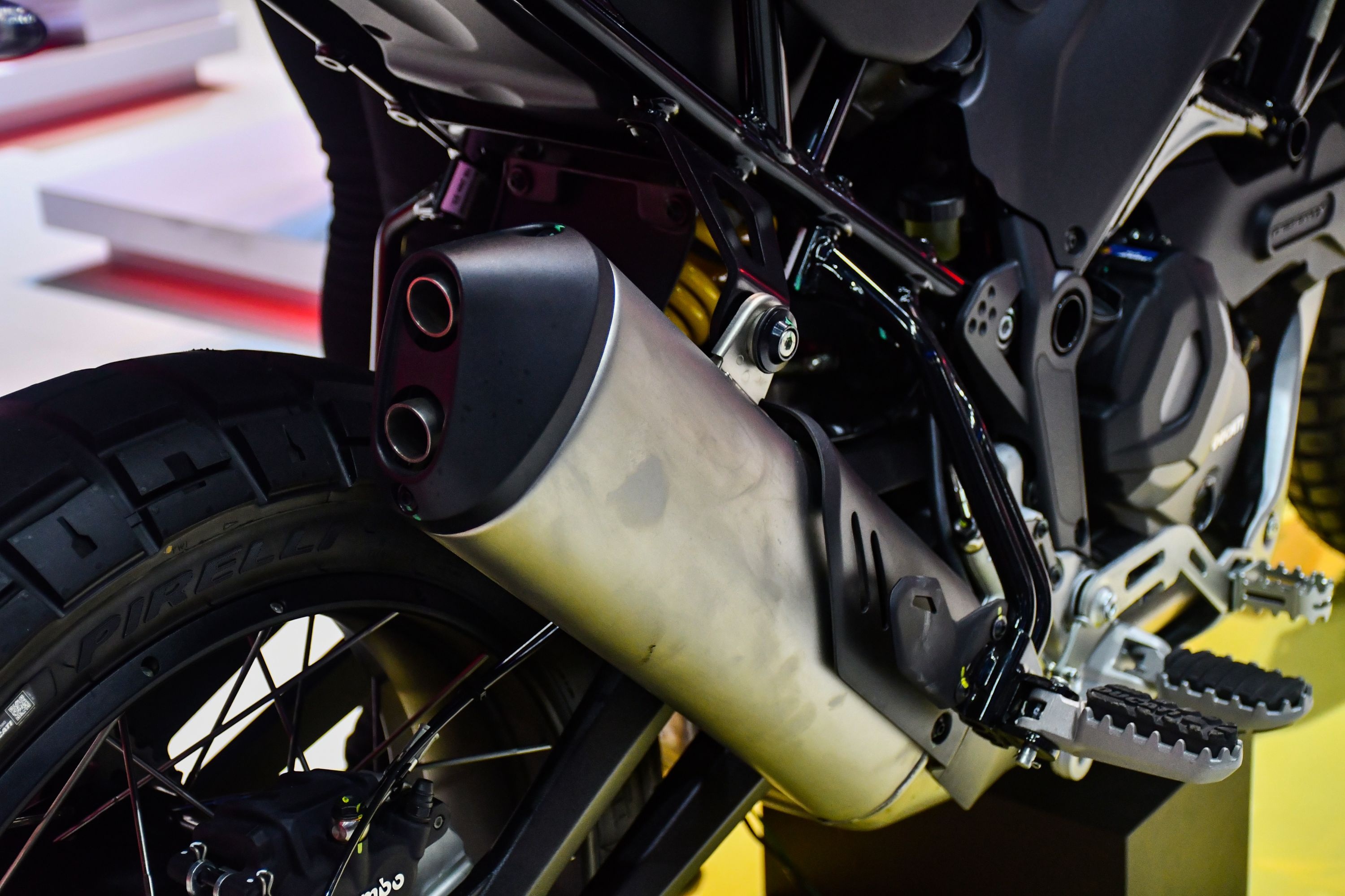 Chi tiết Ducati DesertX 2023 phiên bản màu đặc biệt vừa ra mắt ĐNA - ảnh 6