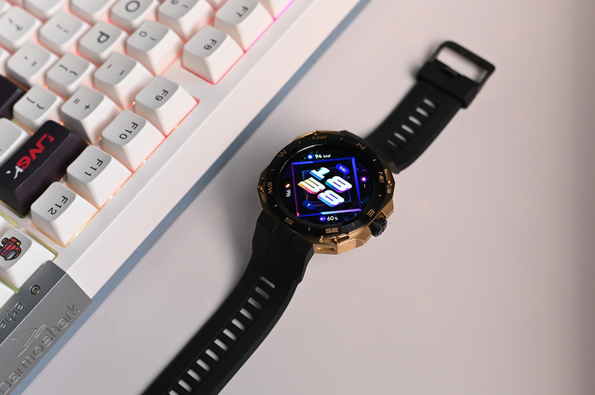 Mẫu smartwatch có thể thay đổi ngoại hình - ảnh 4