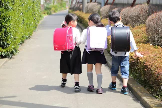 Từ chiếc cặp sách nặng 10kg đến dành ít nhất 15 tiếng để học tập: Học sinh Nhật Bản chưa bao giờ kiệt sức đến thế! - ảnh 2