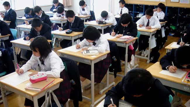 Từ chiếc cặp sách nặng 10kg đến dành ít nhất 15 tiếng để học tập: Học sinh Nhật Bản chưa bao giờ kiệt sức đến thế! - ảnh 5