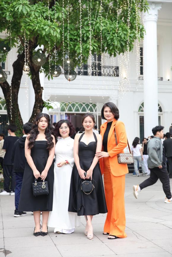 ''Hoa khôi bóng chuyền'' Kim Huệ tham dự lễ trưởng thành của con gái, ái nữ được nhận xét xinh như Hoa hậu - ảnh 6