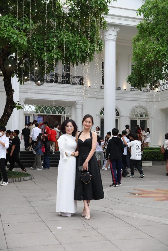 ''Hoa khôi bóng chuyền'' Kim Huệ tham dự lễ trưởng thành của con gái, ái nữ được nhận xét xinh như Hoa hậu - ảnh 2