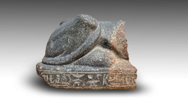 Ai Cập khai quật nhiều mảnh tượng Pharaoh trong đền thờ cổ - ảnh 1