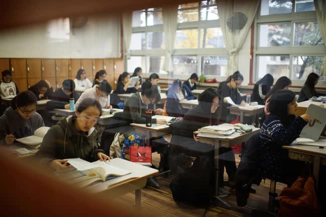 Từ chiếc cặp sách nặng 10kg đến dành ít nhất 15 tiếng để học tập: Học sinh Nhật Bản chưa bao giờ kiệt sức đến thế! - ảnh 3