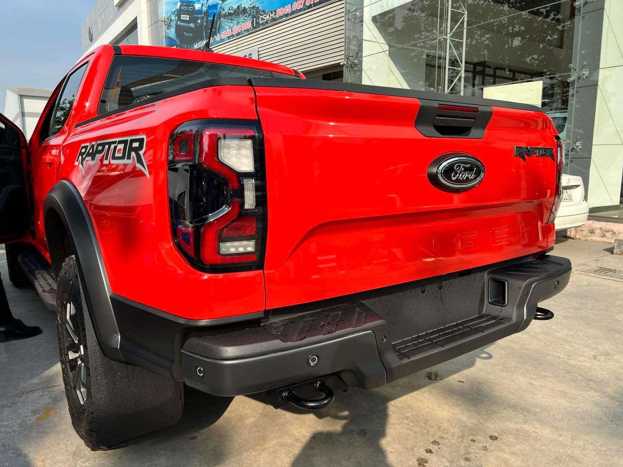 Ford Ranger Raptor 2023 đổ bộ đại lý Việt Nam: Giao xe tháng sau, nhưng nhiều màu hot phải chờ đến tháng 5 - ảnh 5