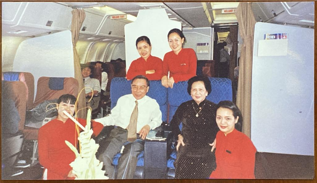 Hoa hậu Áo dài Đàm Lưu Ly thập niên 90: Theo đuổi nghề tiếp viên hàng không vì bố, hôn nhân giấu kín - ảnh 10