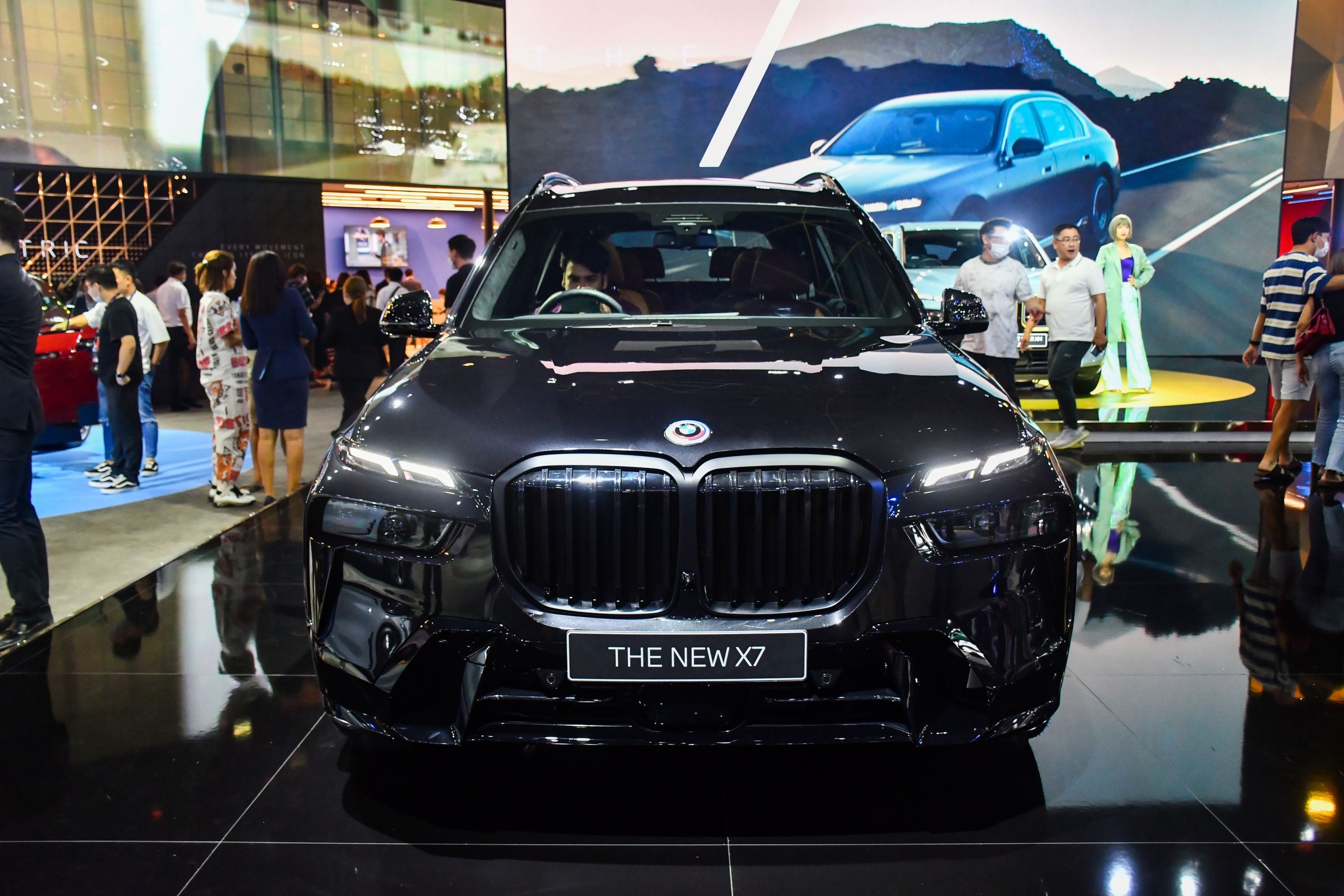 Chi tiết BMW X7 2023 tại Thái Lan, cận kề ngày về Việt Nam - ảnh 2