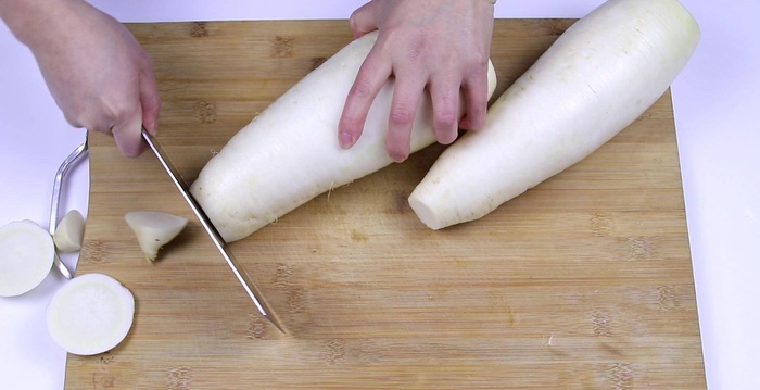 Làm củ cải muối giòn cay chỉ 5 bước đơn giản ăn là ghiền - ảnh 1