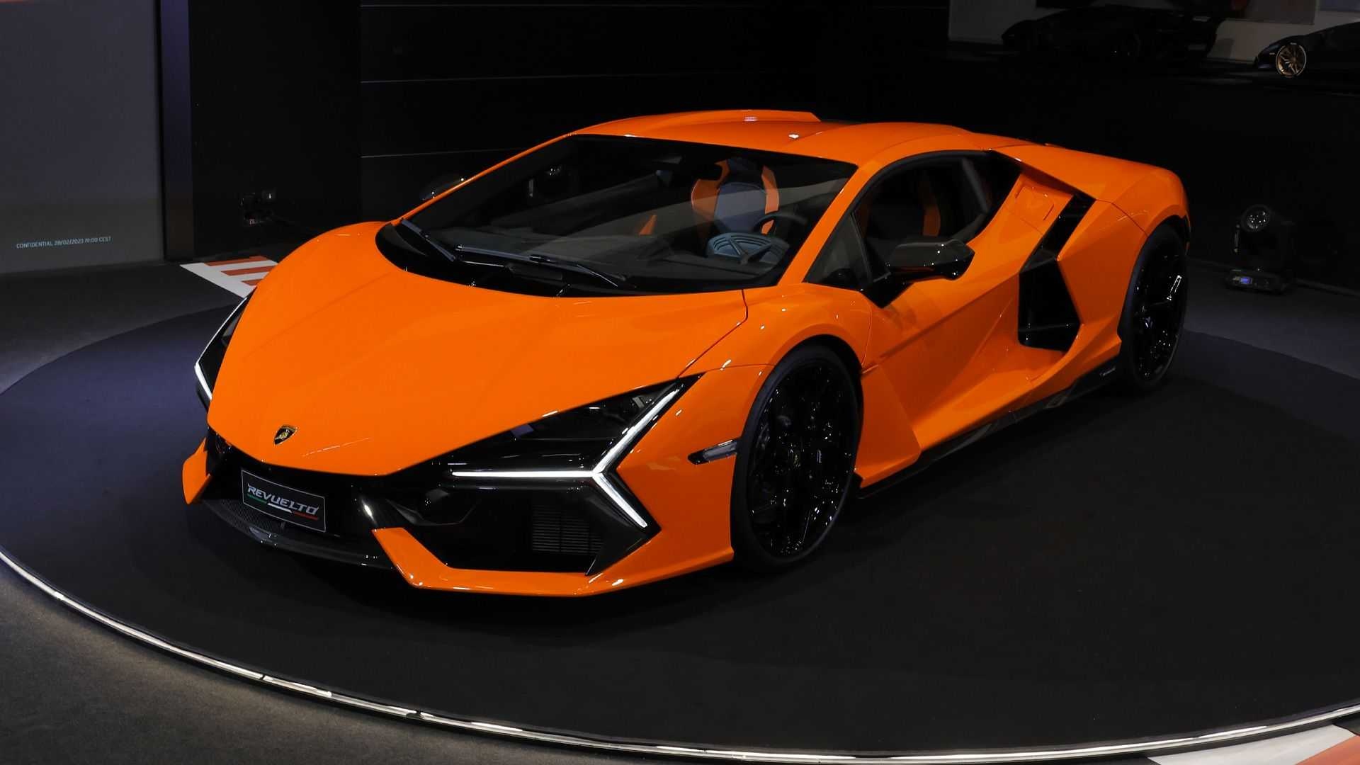 Siêu xe hybrid Lamborghini Revuelto mạnh tới 1.001 mã lực - ảnh 1