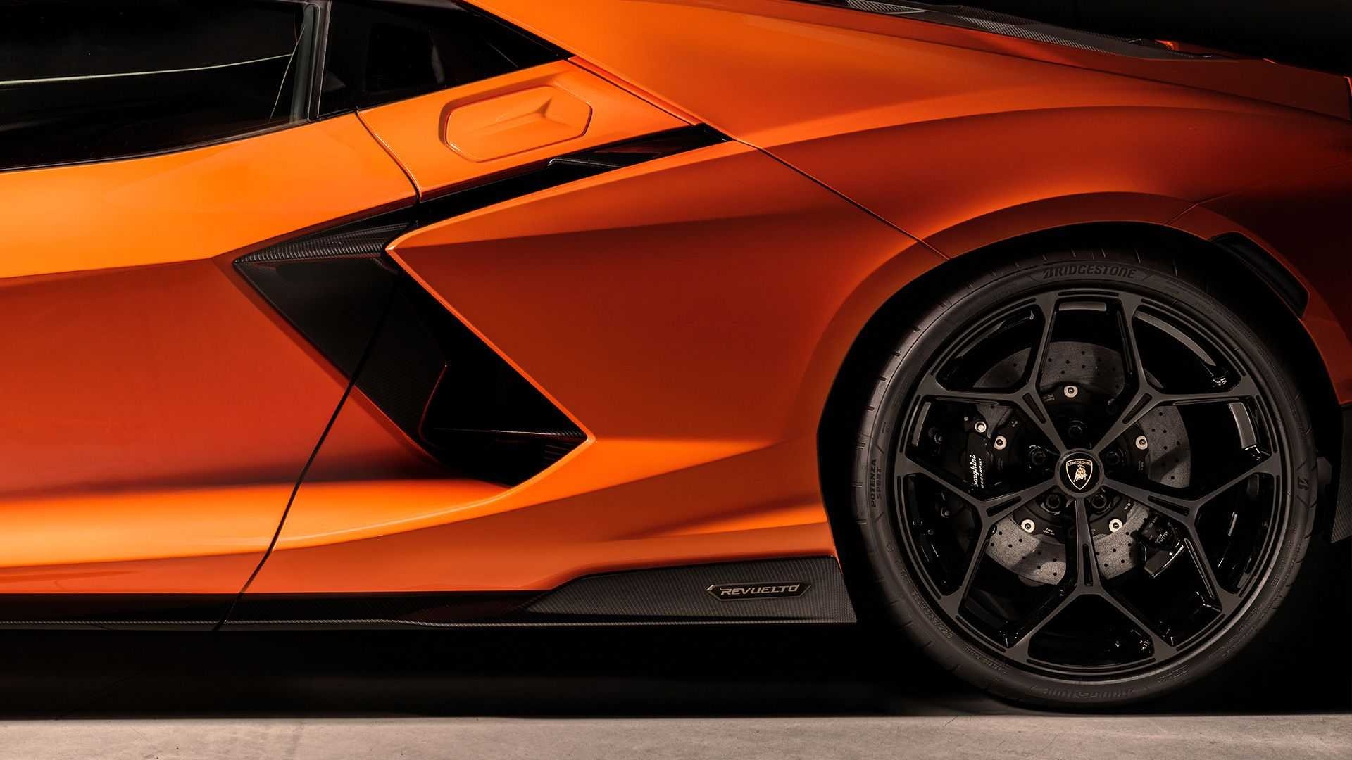 Siêu xe hybrid Lamborghini Revuelto mạnh tới 1.001 mã lực - ảnh 8